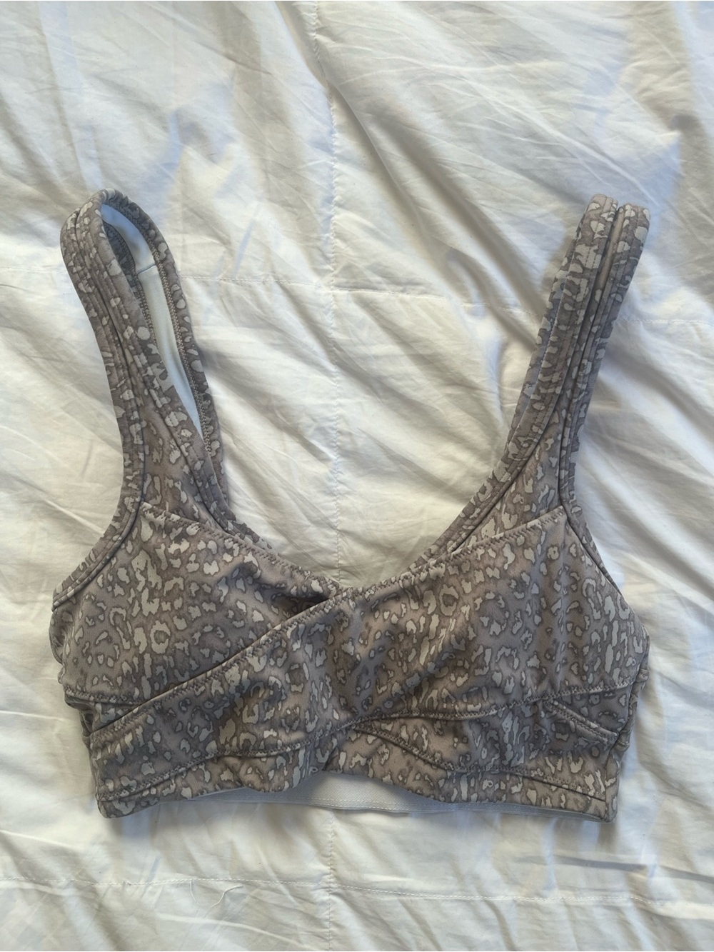 Varley Kellam Wrap Front Sports Bra Neutral Leopard Animal Print Yoga Workout XS - Picture 2 of 8